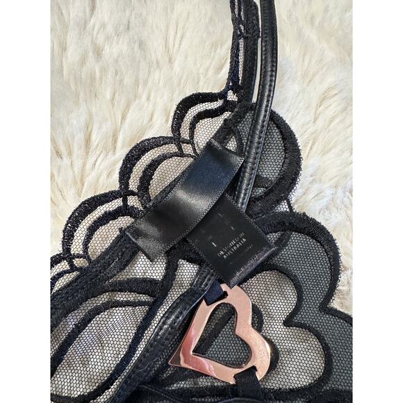 RARE🔥 Honey Birdette HEARTS🖤 Black Faux Leather Heart Thong Large - Picture 4 of 4